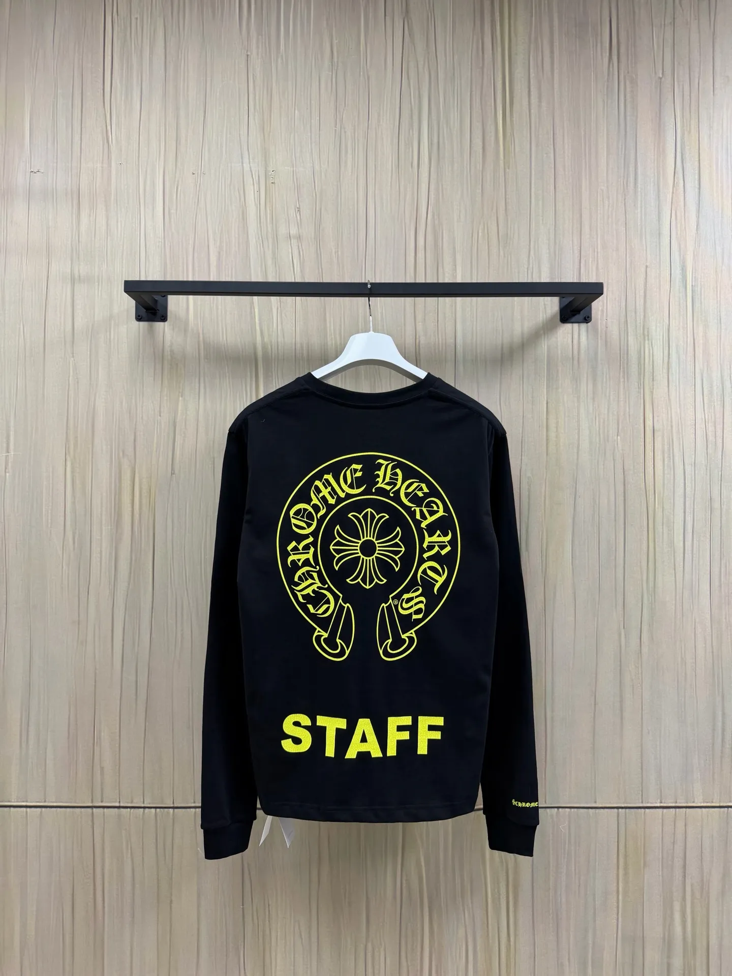 。【 In Stock】Chrome Hearts staff size S M L XL Chrome Hearts staff 32 ， g， ， ， 、 ， 。 ， ， ， Classic ， ， 。 Yellow ， ， 、 ， 。 ， ， ， ， ， ， ， Classic 。 ， ， Same Style ， ， ， ， Same Style。